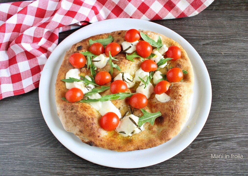 Pizza Bianca Stracchino Tomatitos y Rúcula