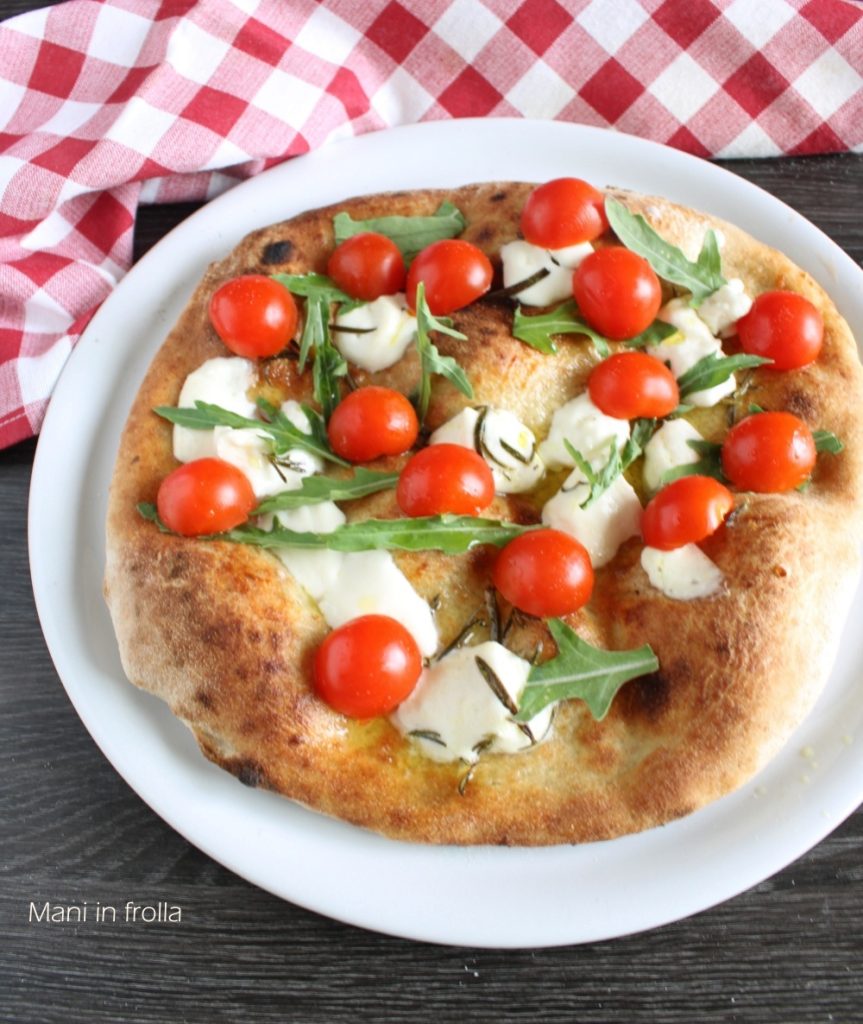 Pizza Bianca Stracchino Tomatitos y Rúcula