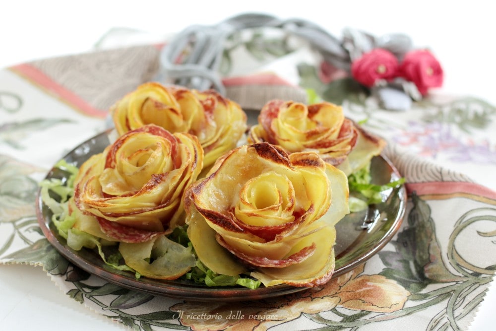 Rosas de patata y salami