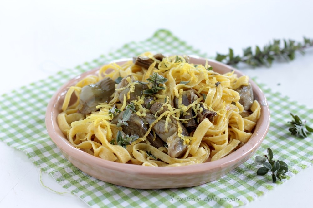 Tallarines con alcachofas, anchoas y limón