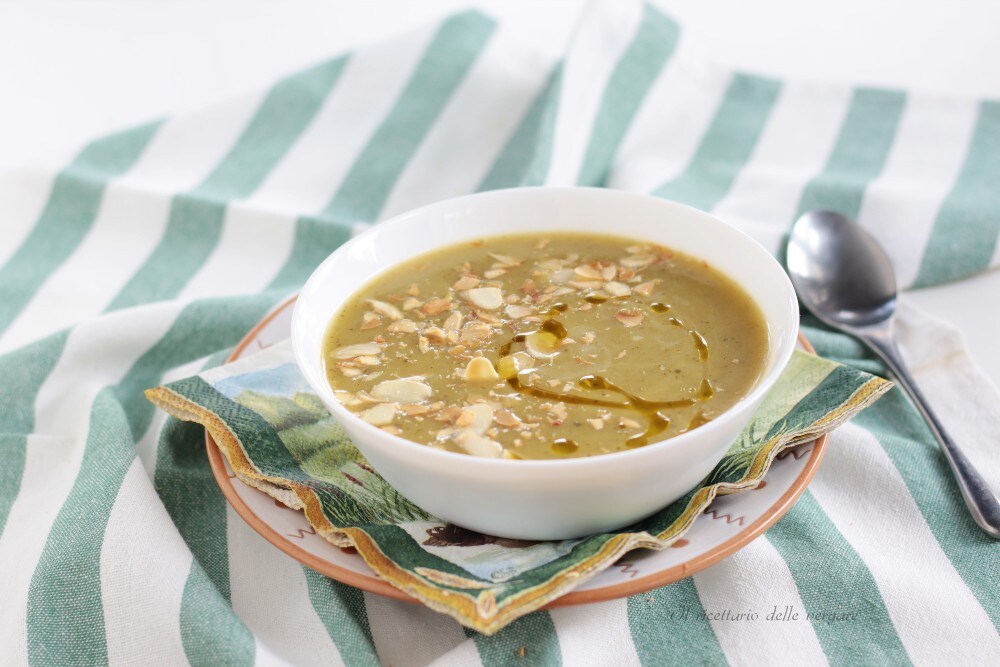 Crema de puerros y almendras