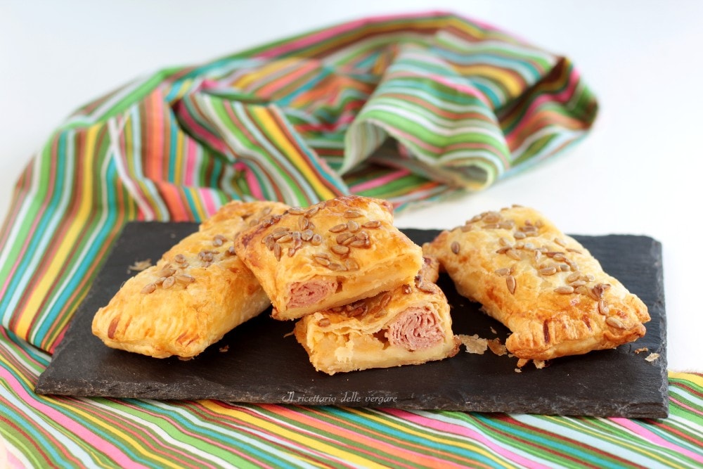 Paquetitos de hojaldre con jamón y queso