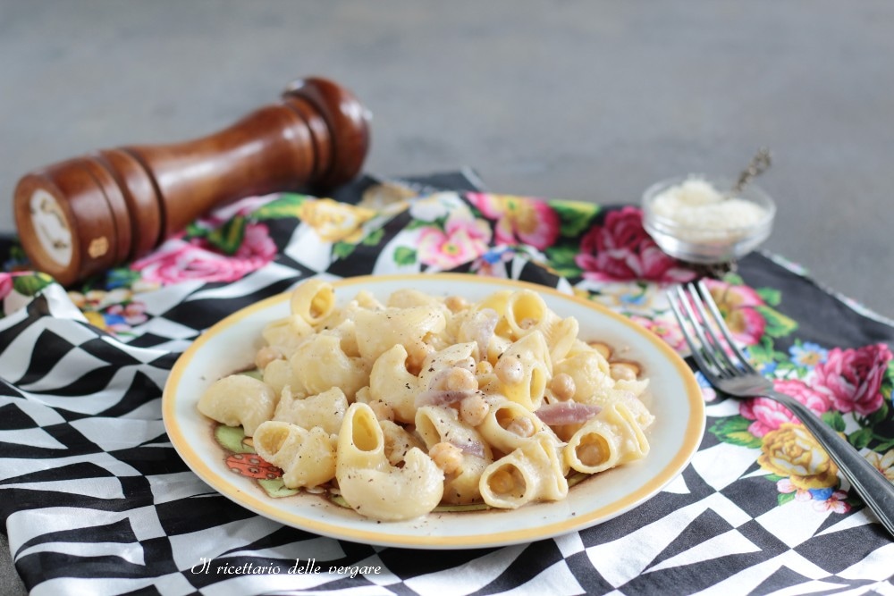 Pipe con garbanzos y ricotta