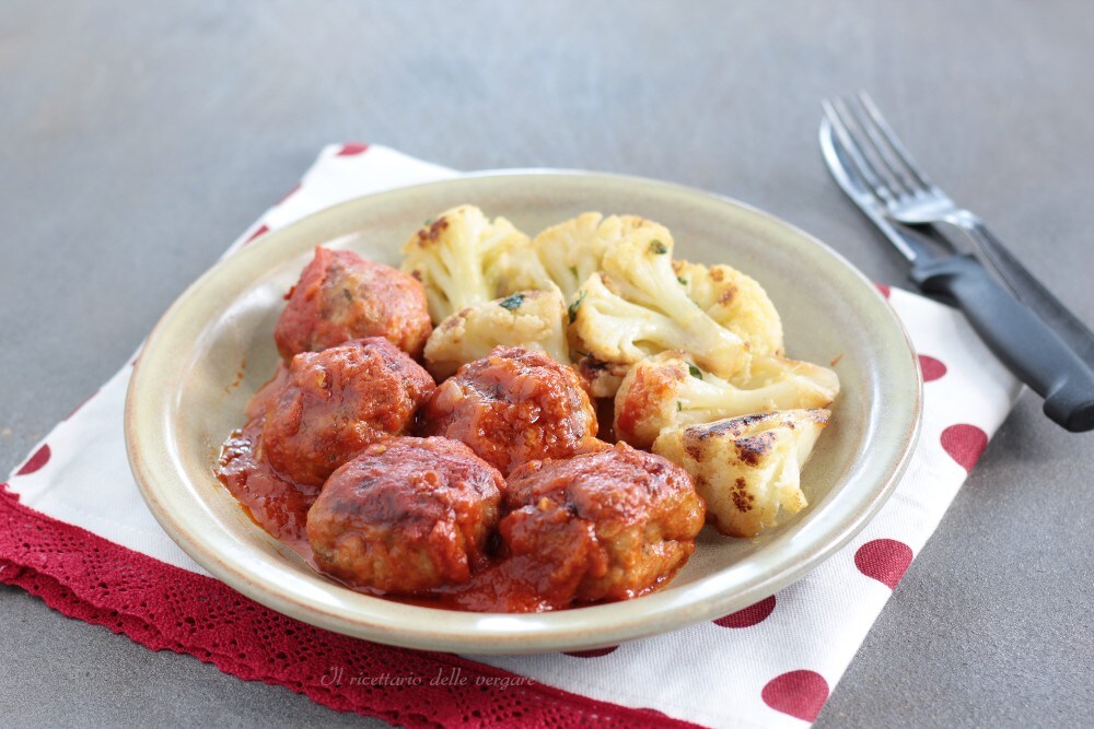Albóndigas de carne y coliflor