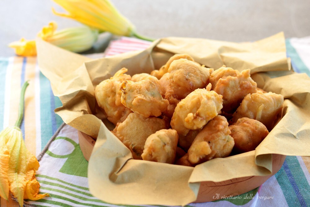 Buñuelos de flores de calabacín y patatas