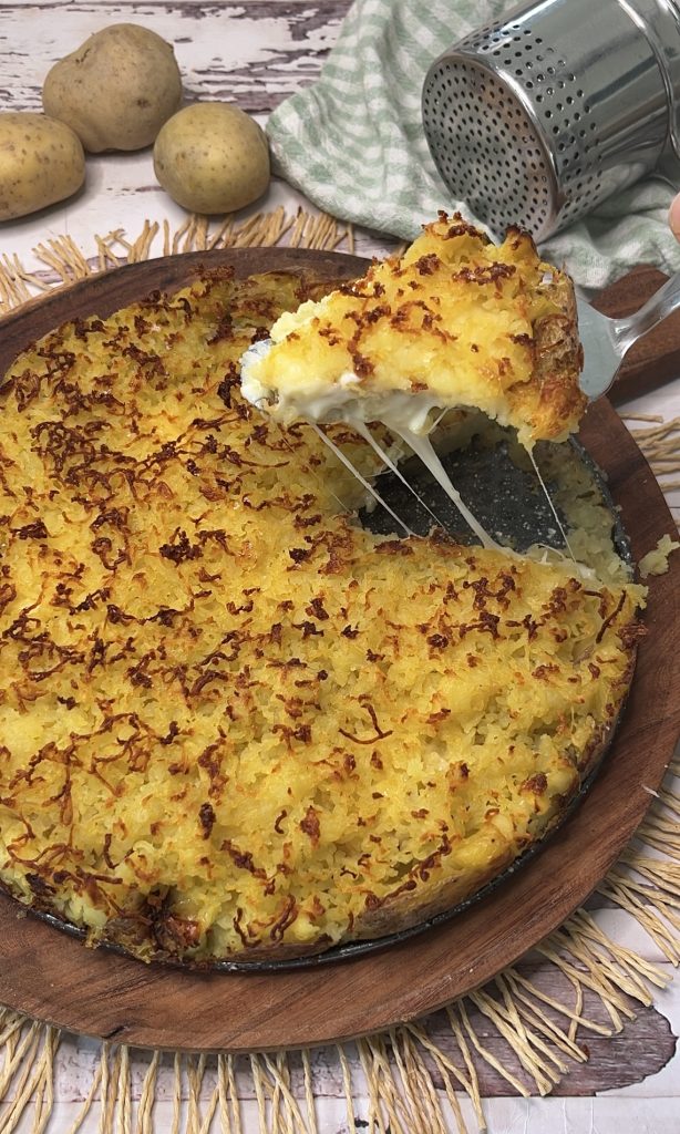 Pastel de patatas relleno, el vacía-neveras perfecto, poco gasto mucho rendimiento