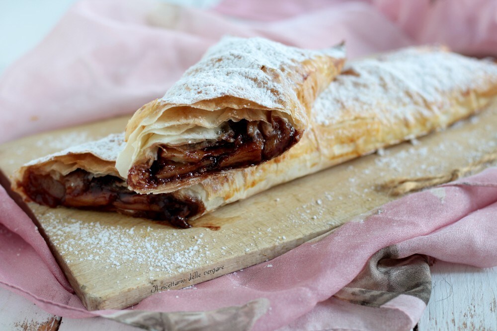 Strudel de manzanas y mermelada con hojaldre