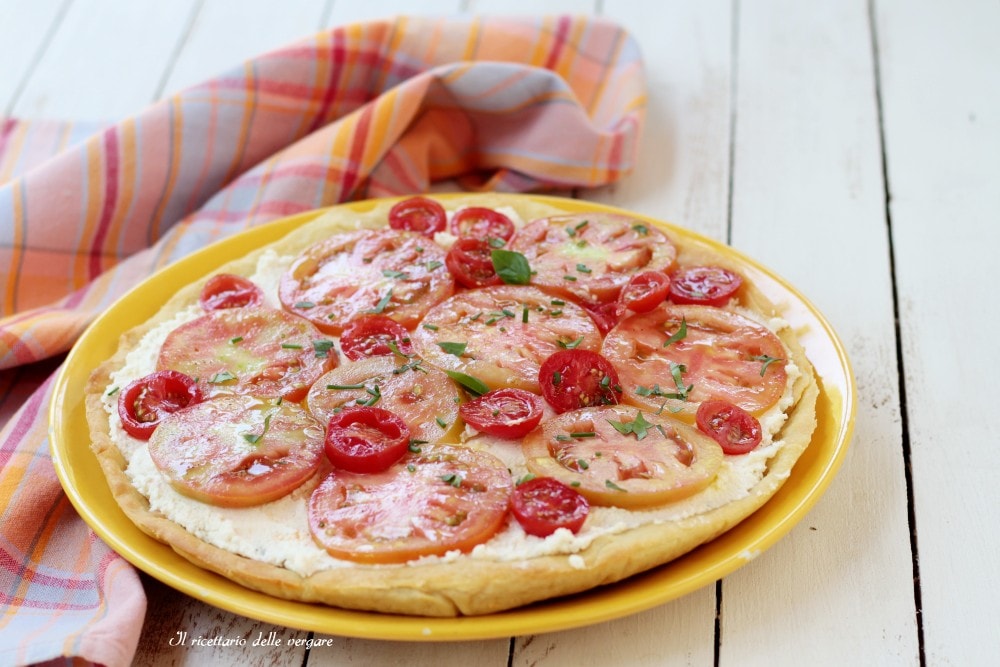 Tarta salada con ricotta y tomates