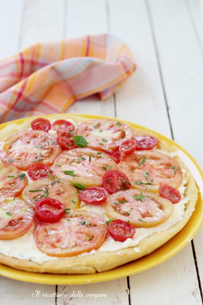 Tarta salada con ricotta y tomates