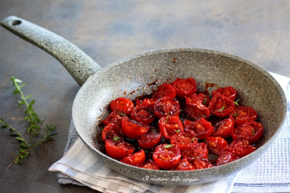 Tomatitos confitados en sartén
