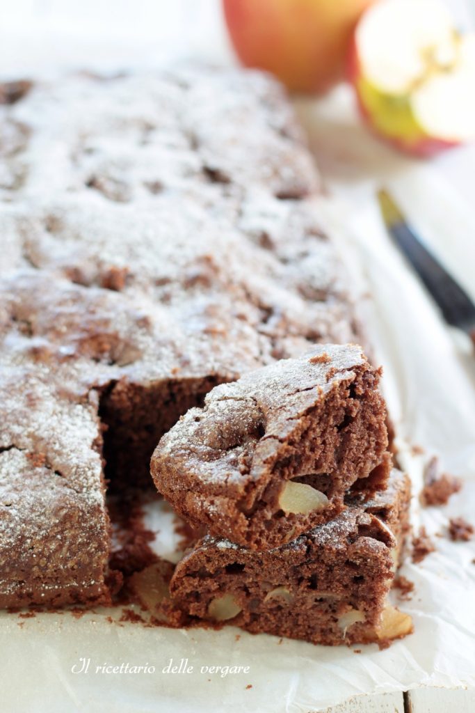 Dulce con manzanas y cacao