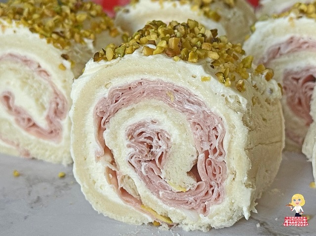 APERITIVOS ROLLOS DE SÁNDWICHES DE MORTADELA