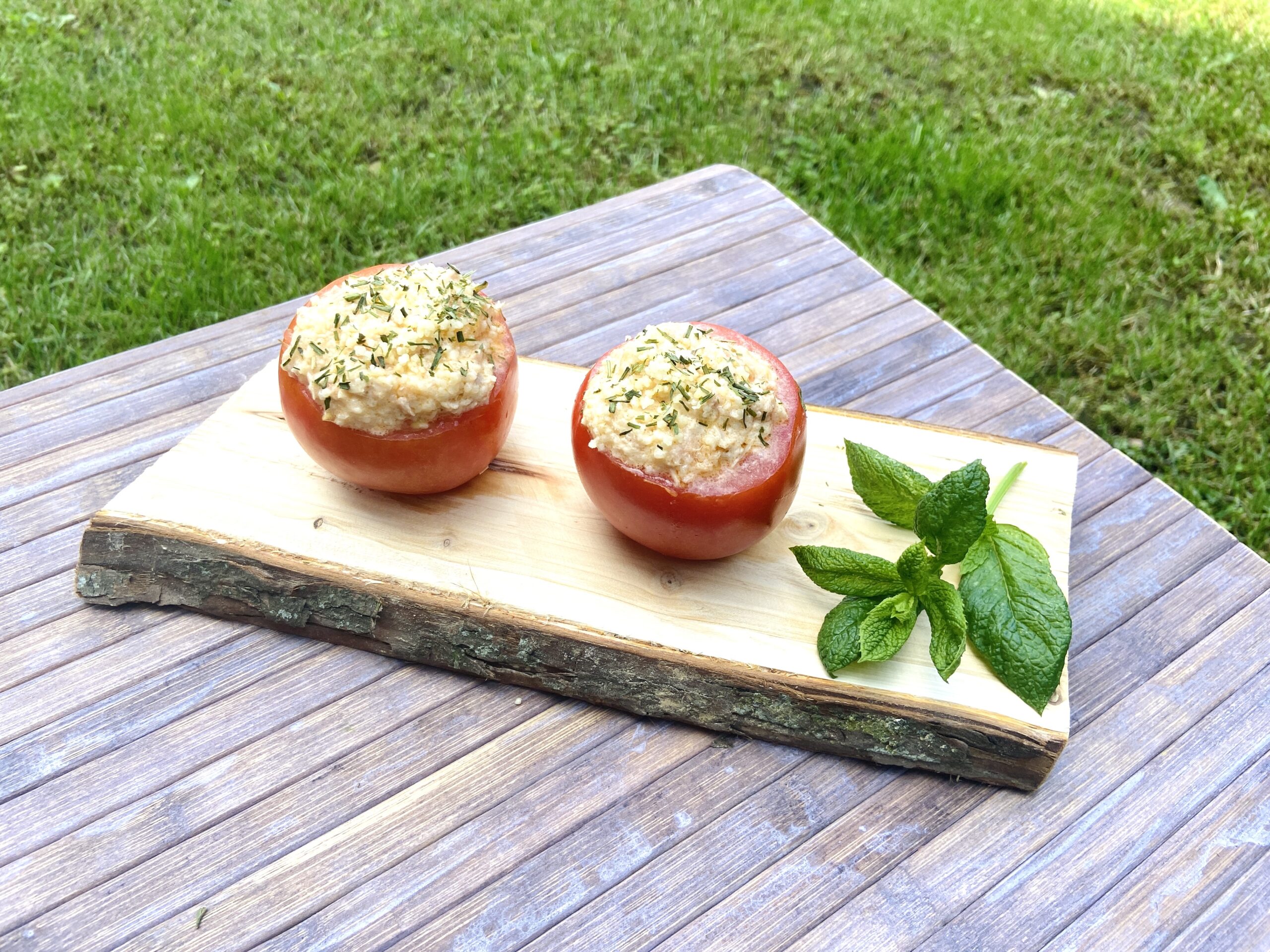 Tomates rellenos de cuscús y atún