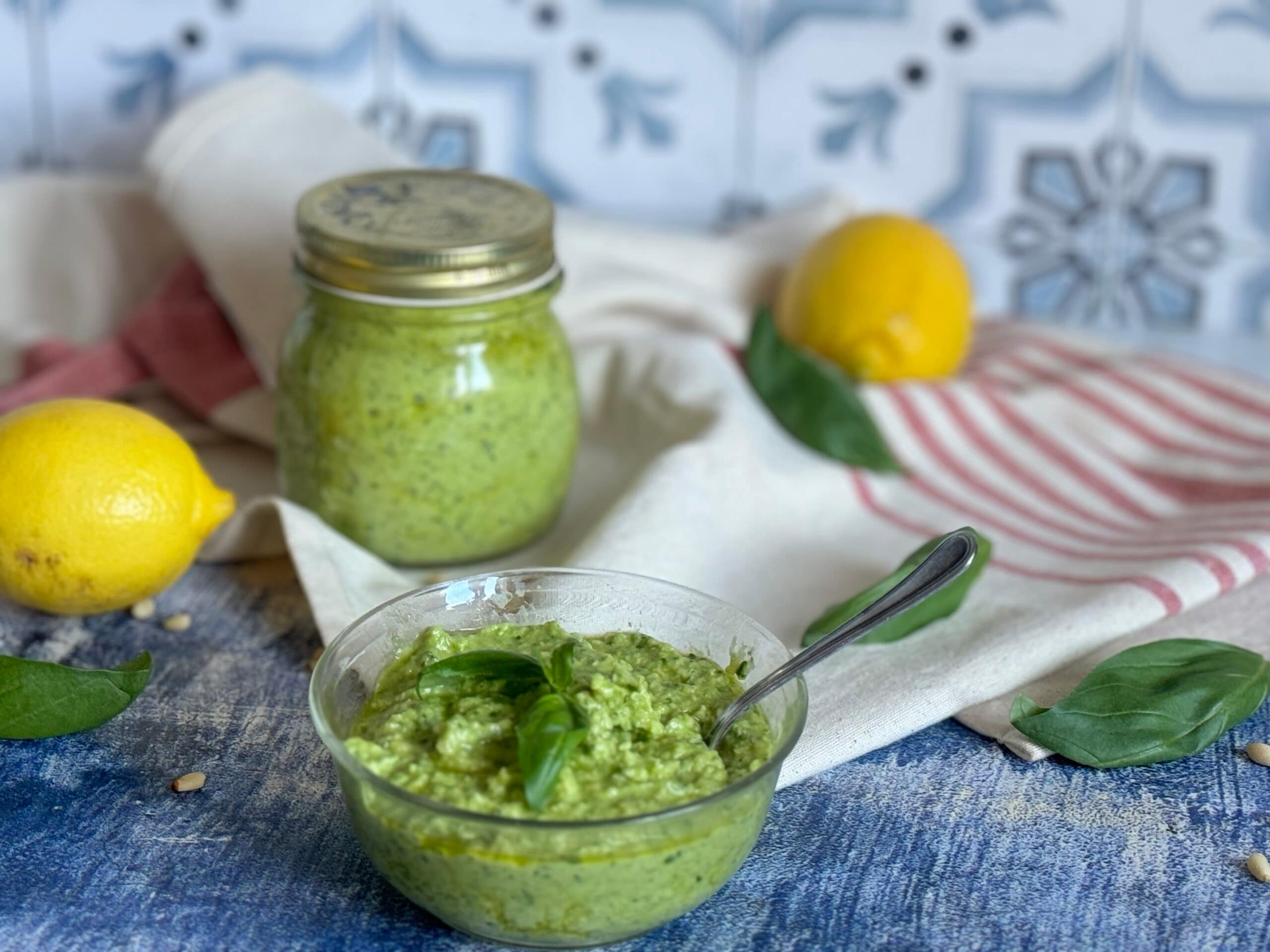 Pesto de limones, perejil y albahaca