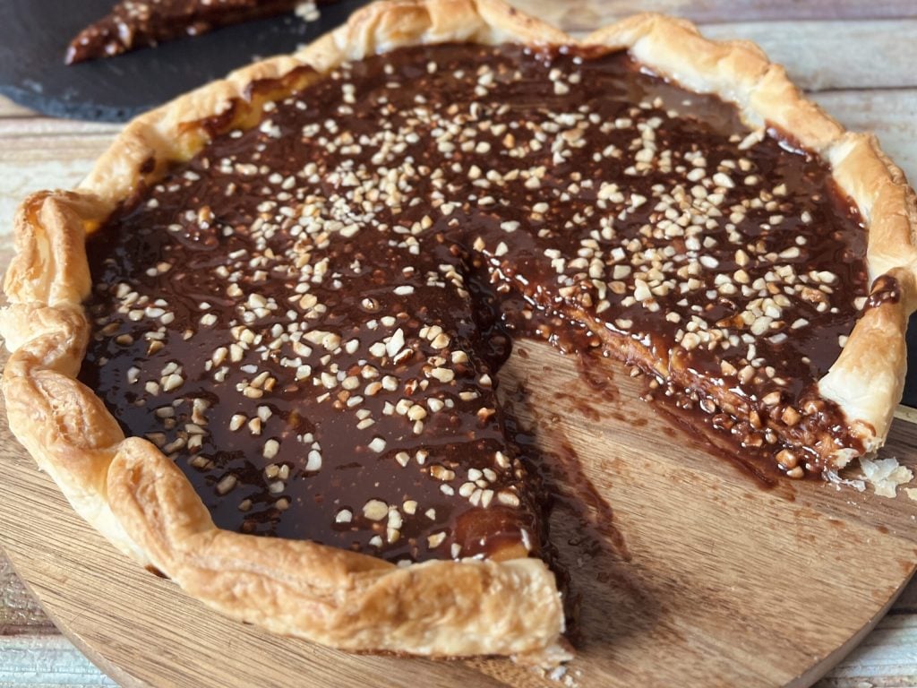 tarta con plátanos y chocolate