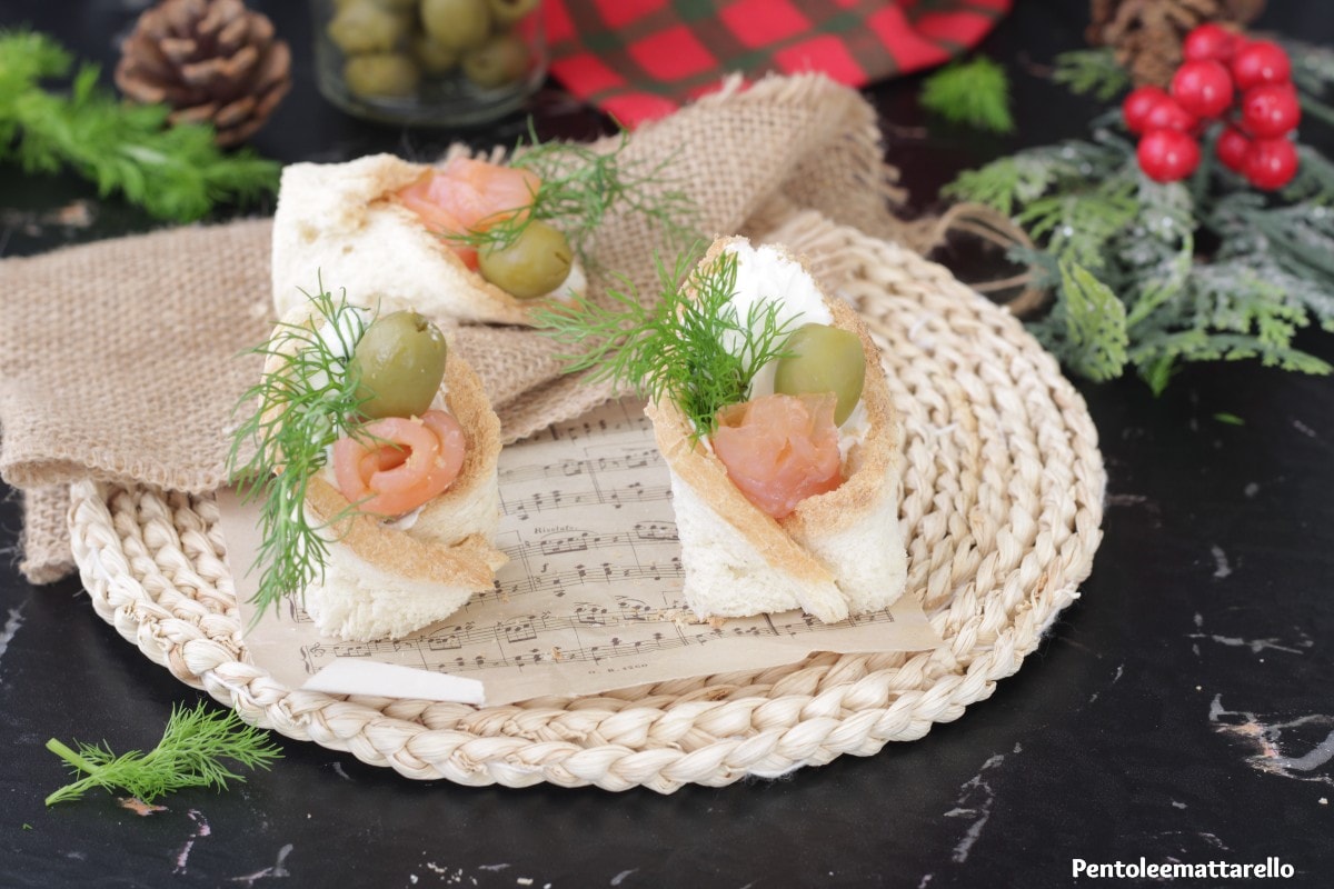 Bolsillos de pan de molde con Philadelphia y salmón
