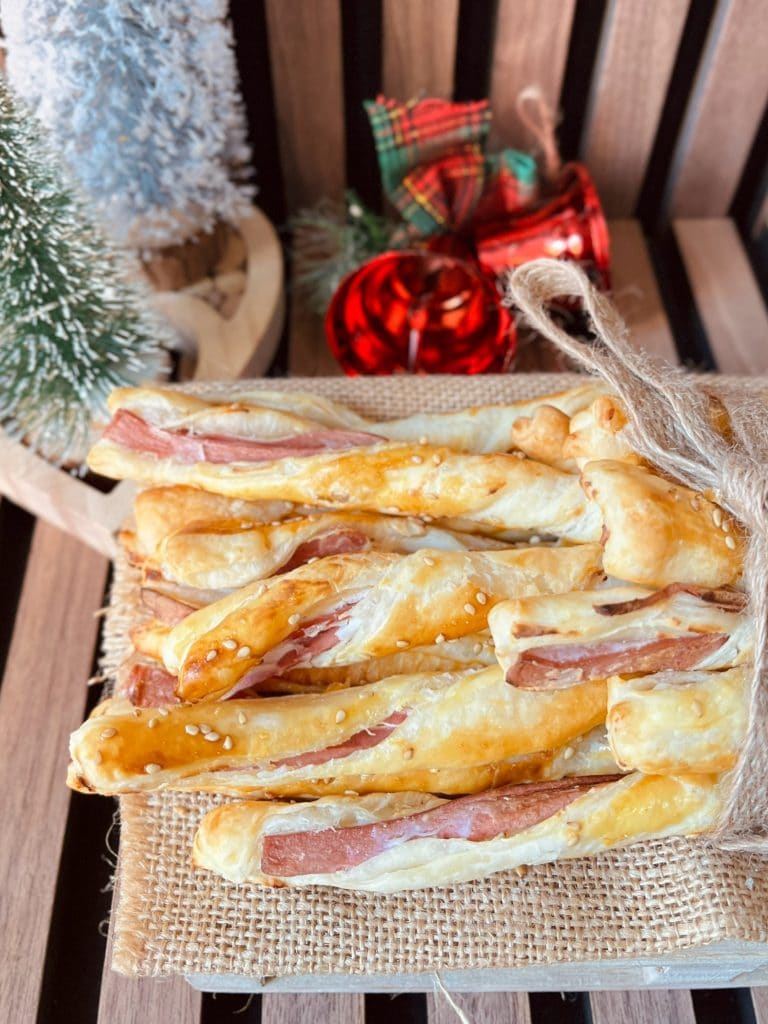 Torciglioni de hojaldre con salchichas
