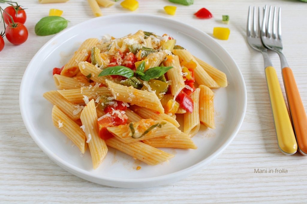 Pasta con pimientos y calabacines