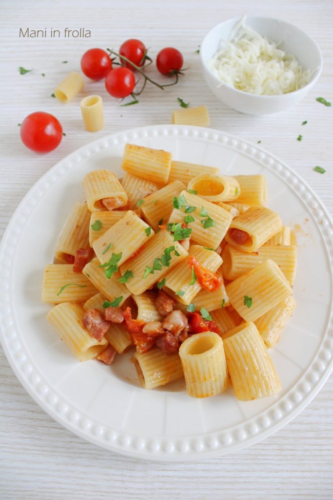 Pasta panceta tomatitos y scamorza