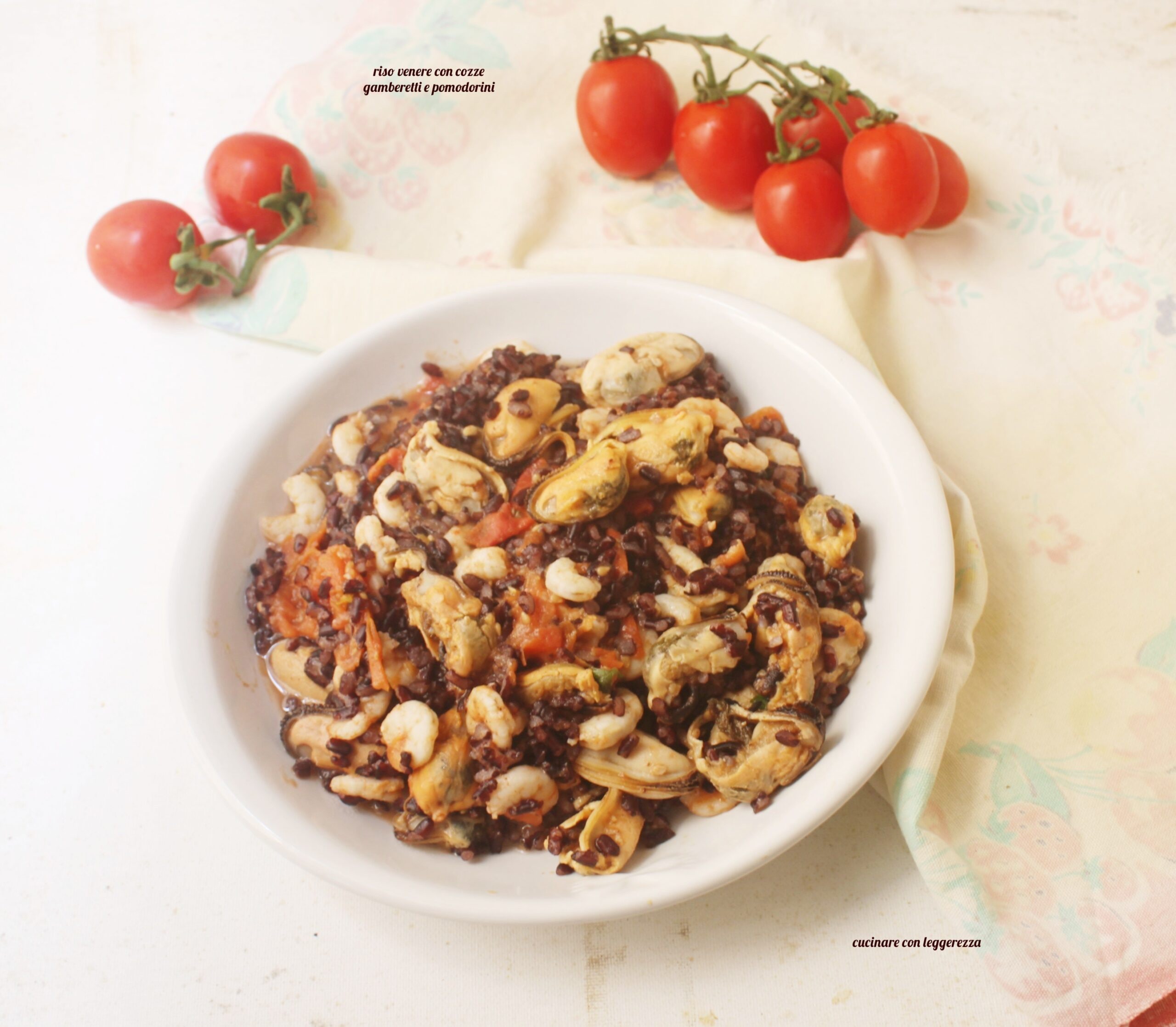 Arroz venere con mejillones y gambas