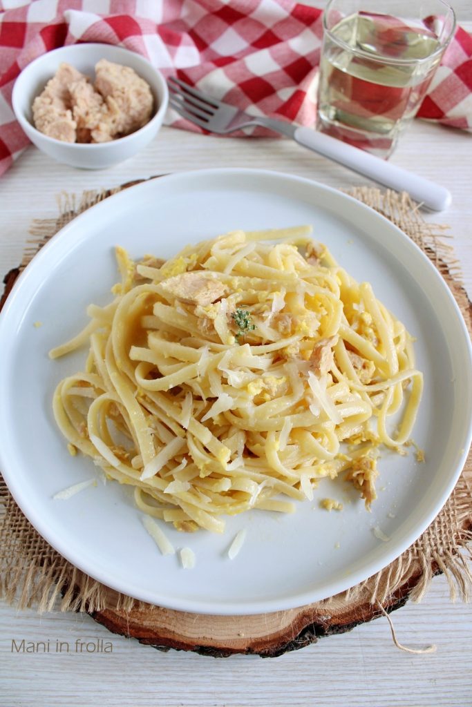 Pasta con Atún y Crema de Huevos y Queso