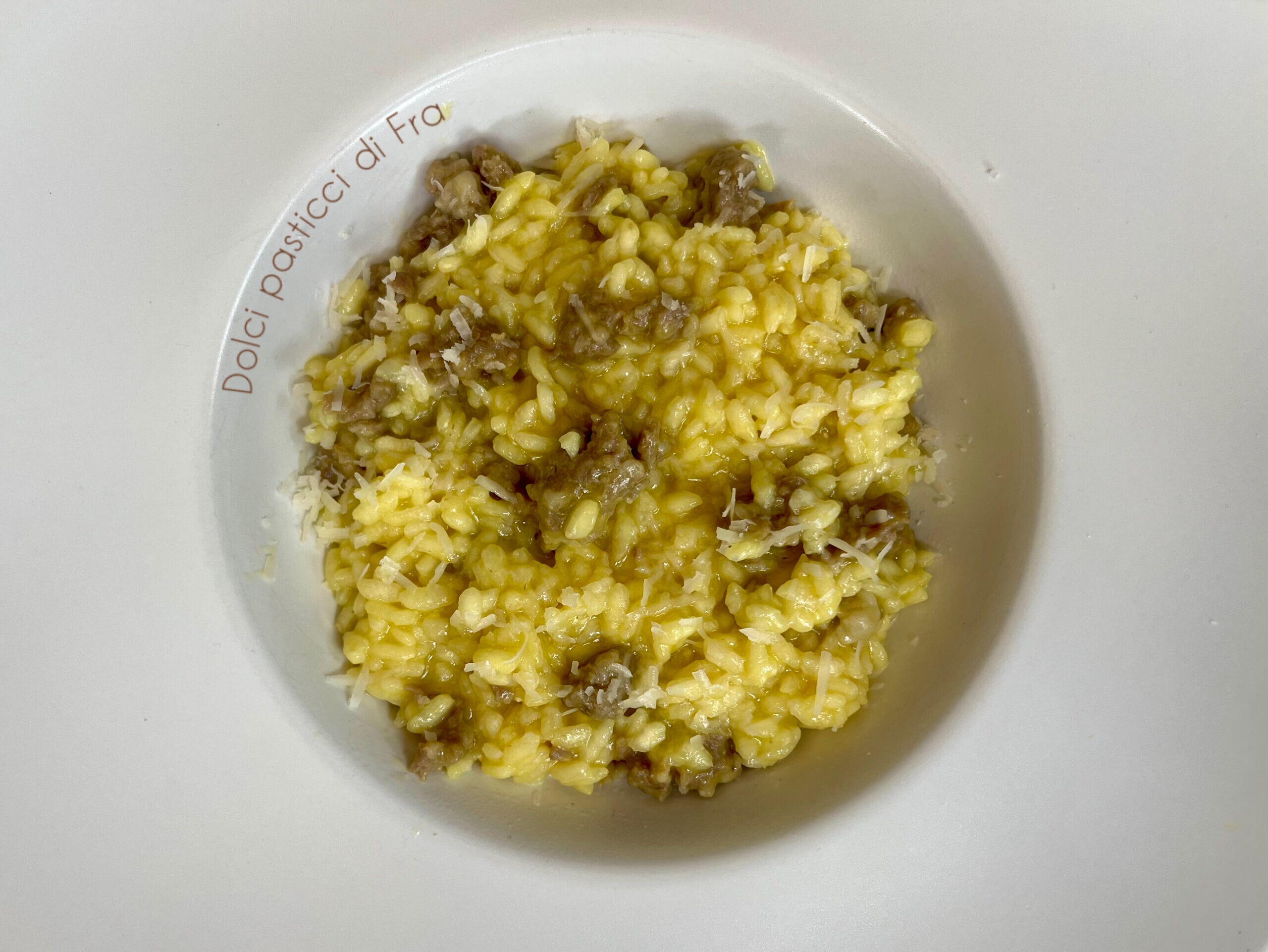 Risotto con salchicha y azafrán