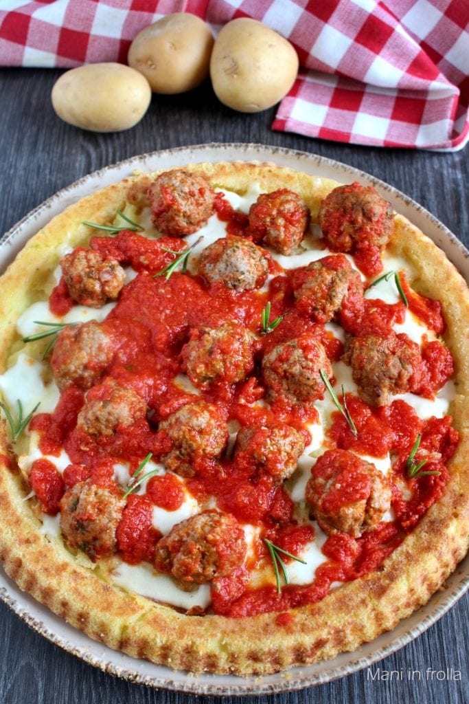 Tarta de patatas con albóndigas