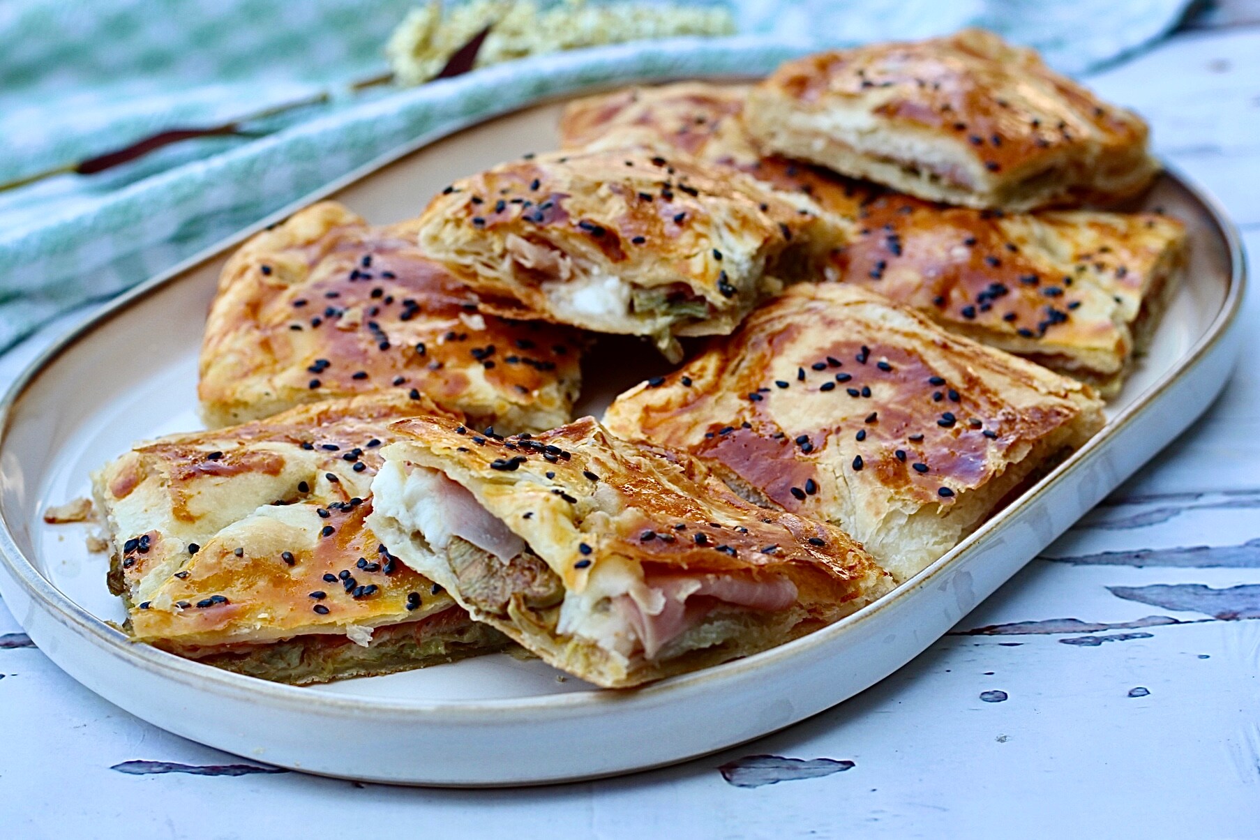 Tarta salada de alcachofas, jamón y queso, ¡el salvacenas que amarás!