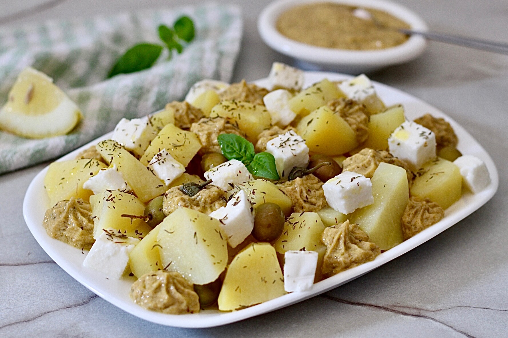 Ensalada fresca de patatas, ¡la preparas con antelación y no hace falta calentarla!