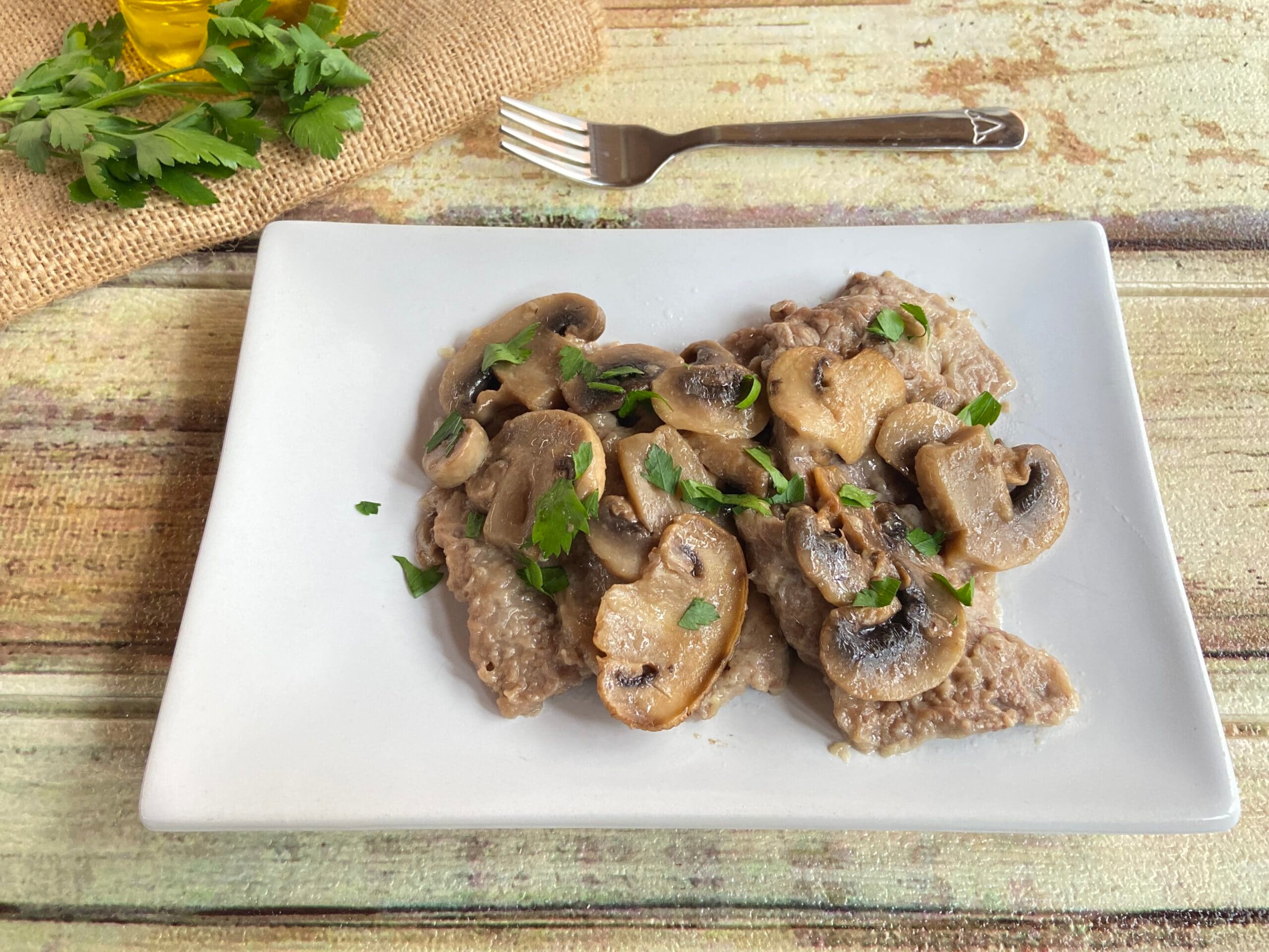 Escalopines con champiñones