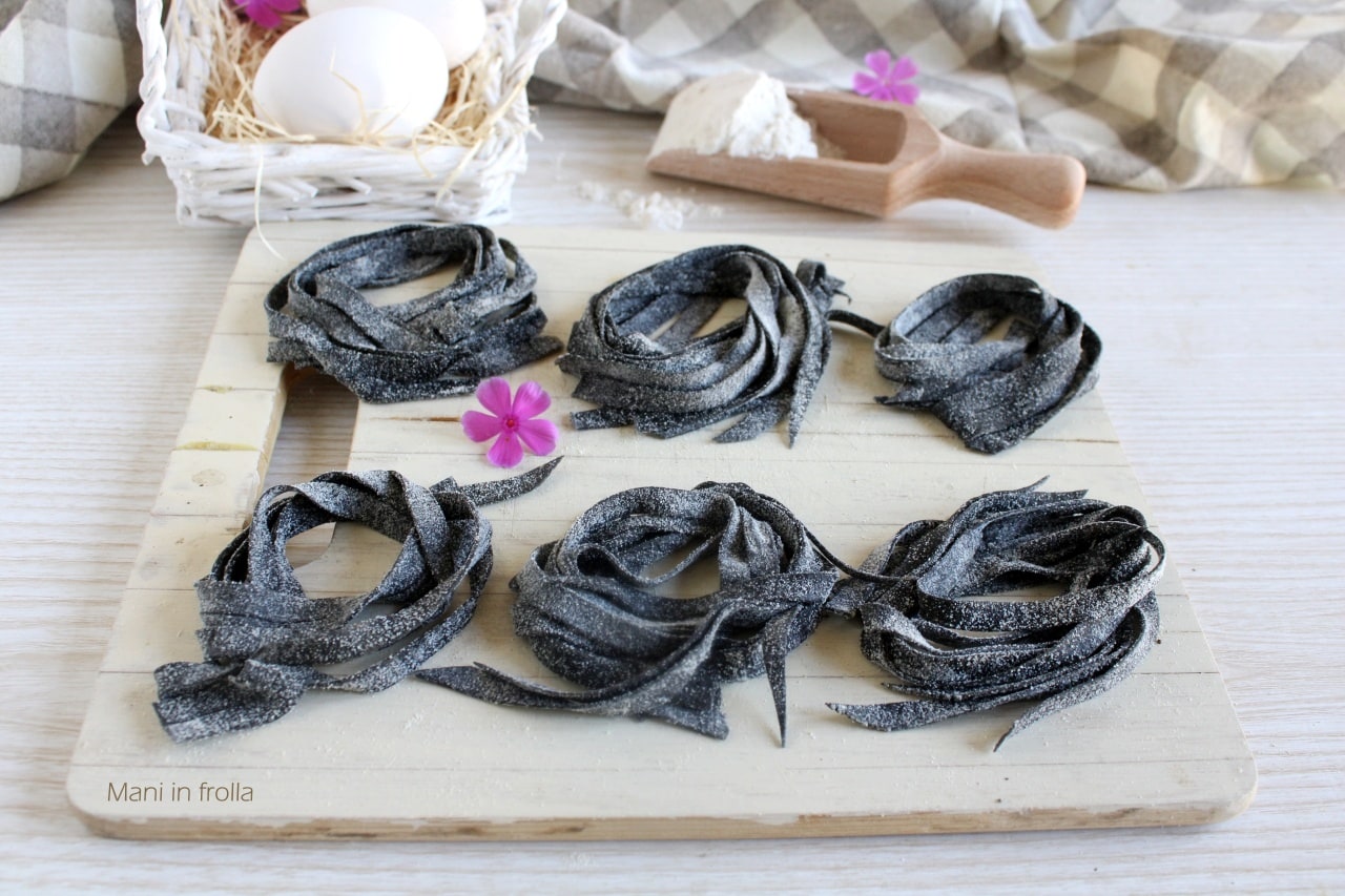 Tagliatelle al nero de sepia