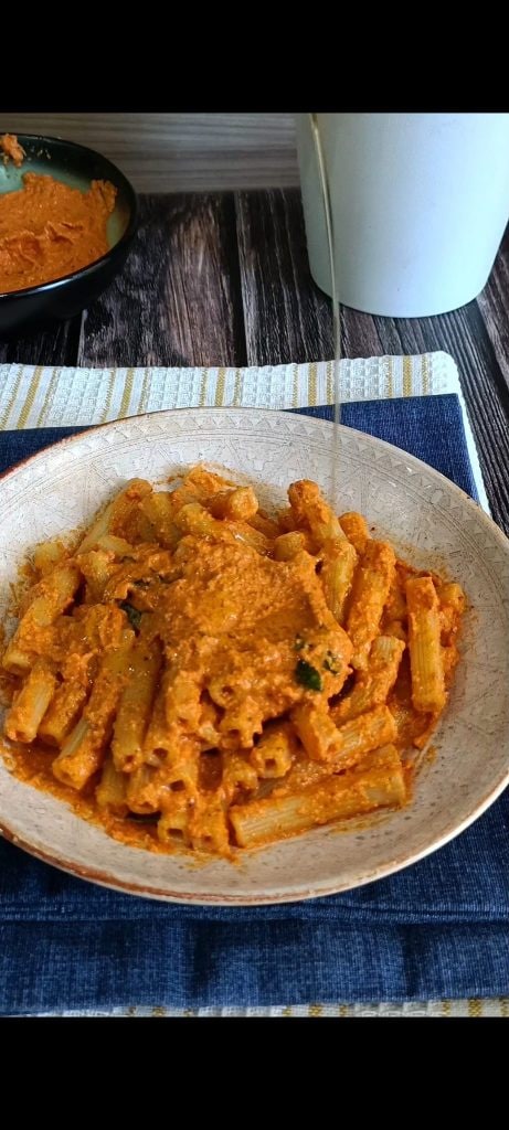 Condimentamos la pasta con la crema
