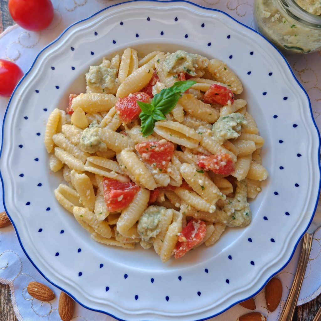 Pasta con pesto de berenjenas