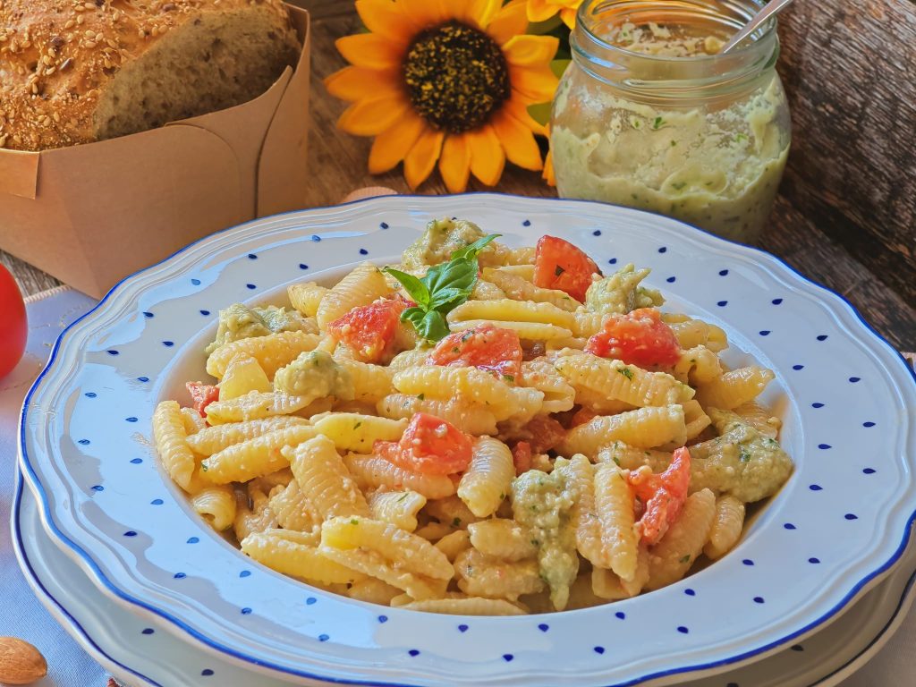 Pasta con pesto de berenjenas