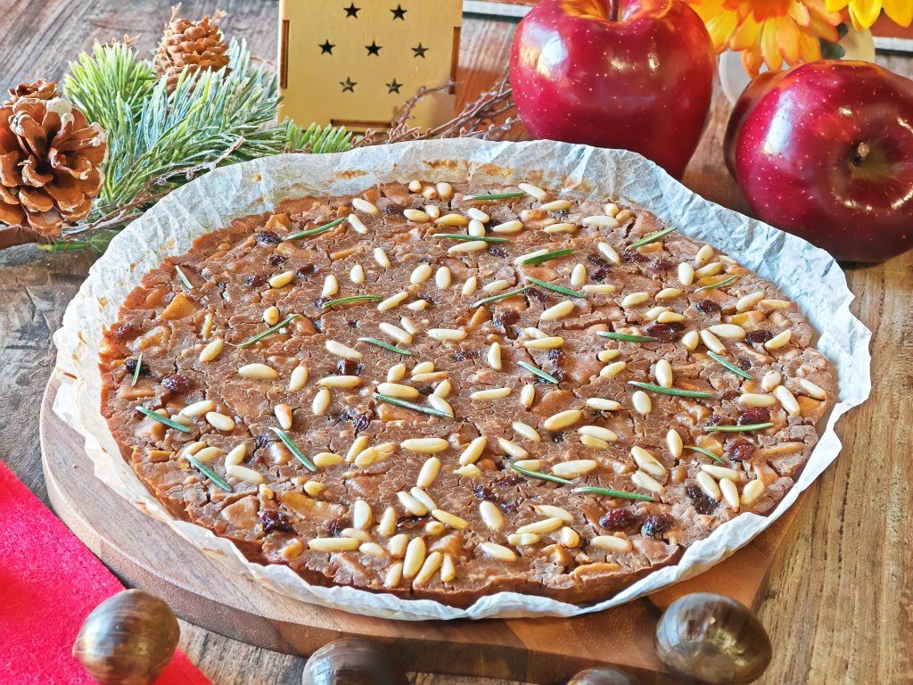 Castagnaccio con manzanas canela