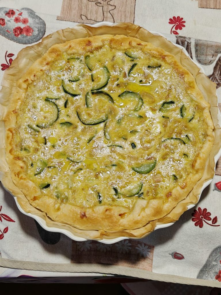 Tarta salada de calabacín y atún