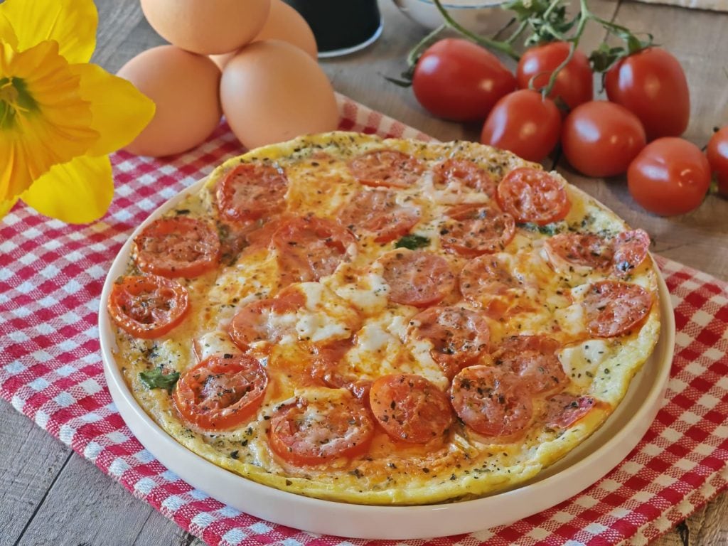 Falsa pizza de claras en sartén