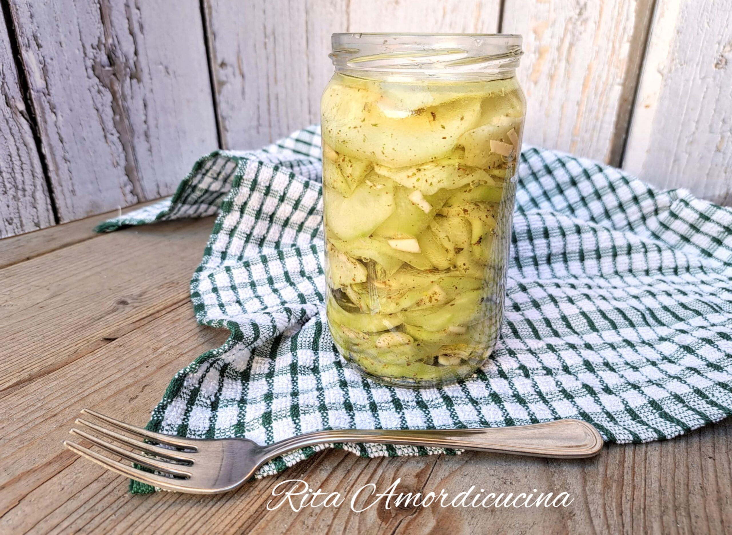 Conserva de calabacines espinosos o Chayote