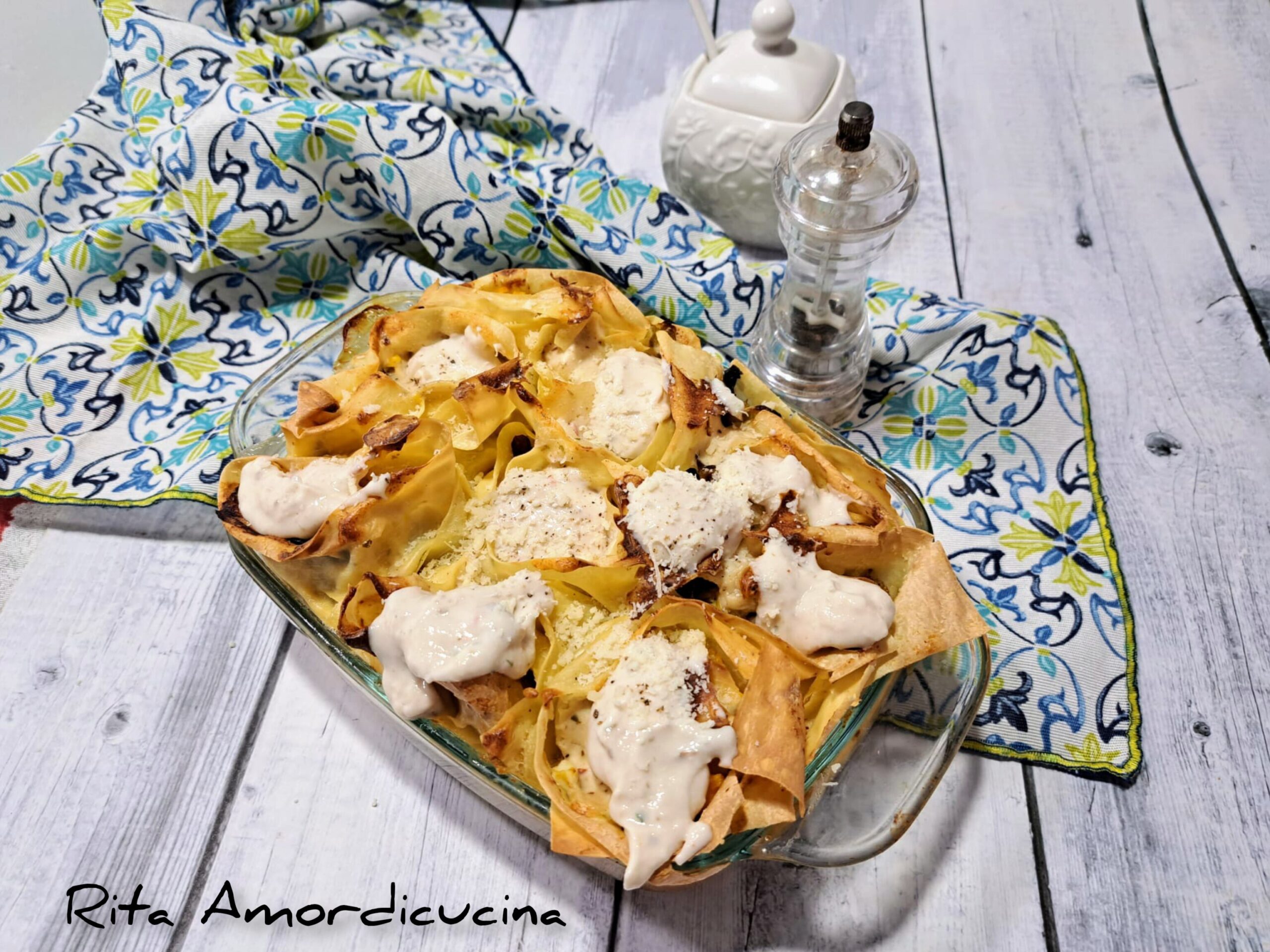 Rosas de pasta con salchicha y verduras