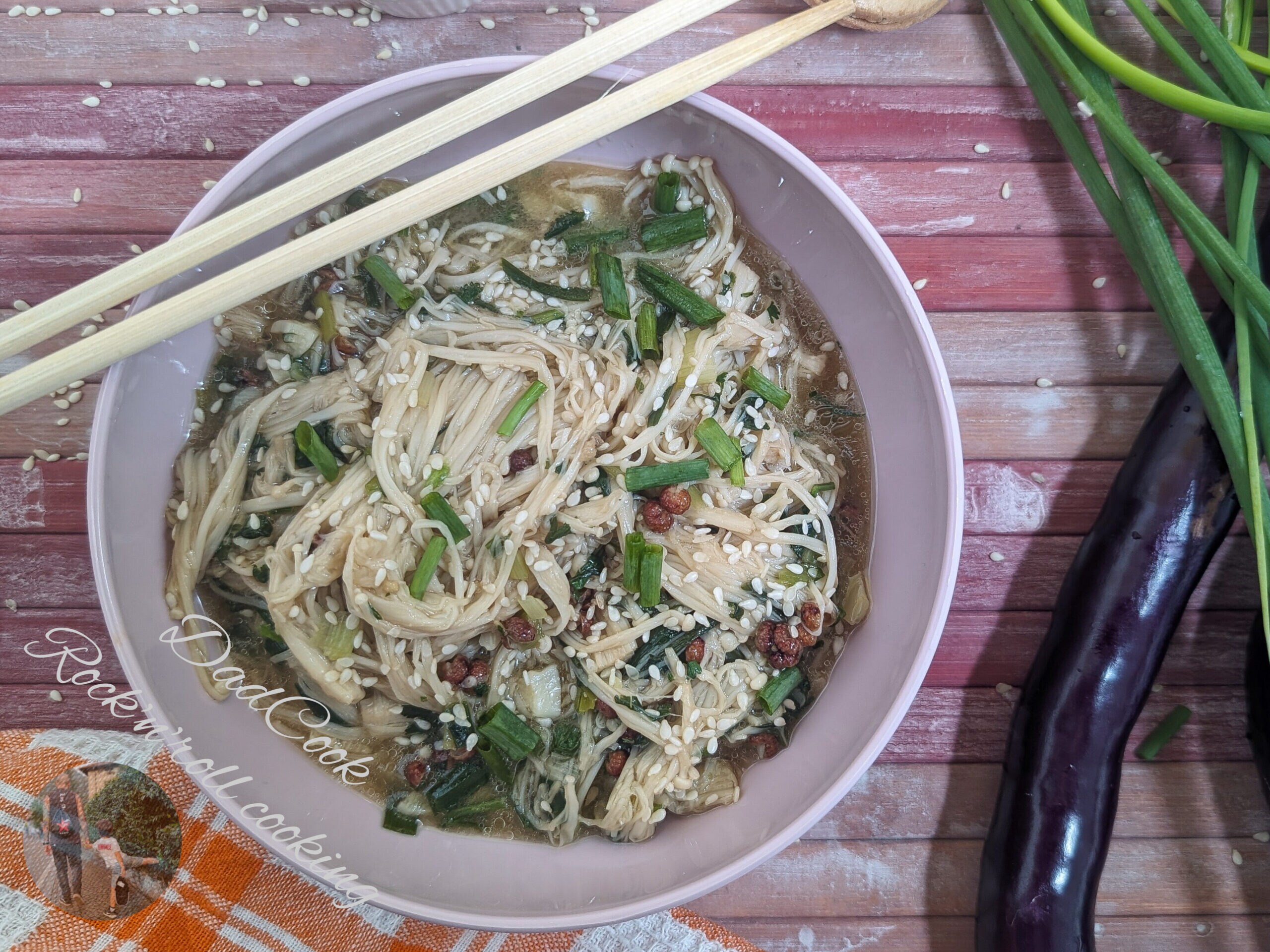 Setas enoki: crujientes y sabrosas en sartén en 10′