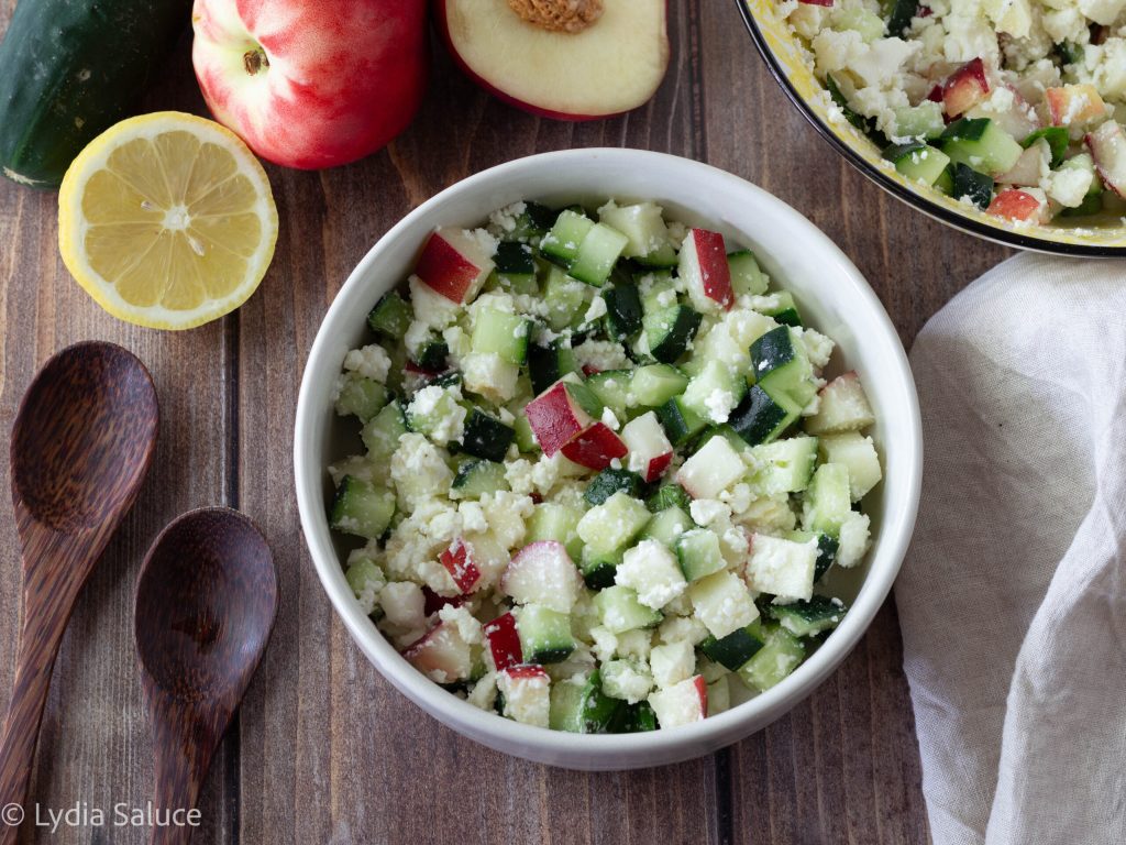 Ensalada de pepinos y melocotones