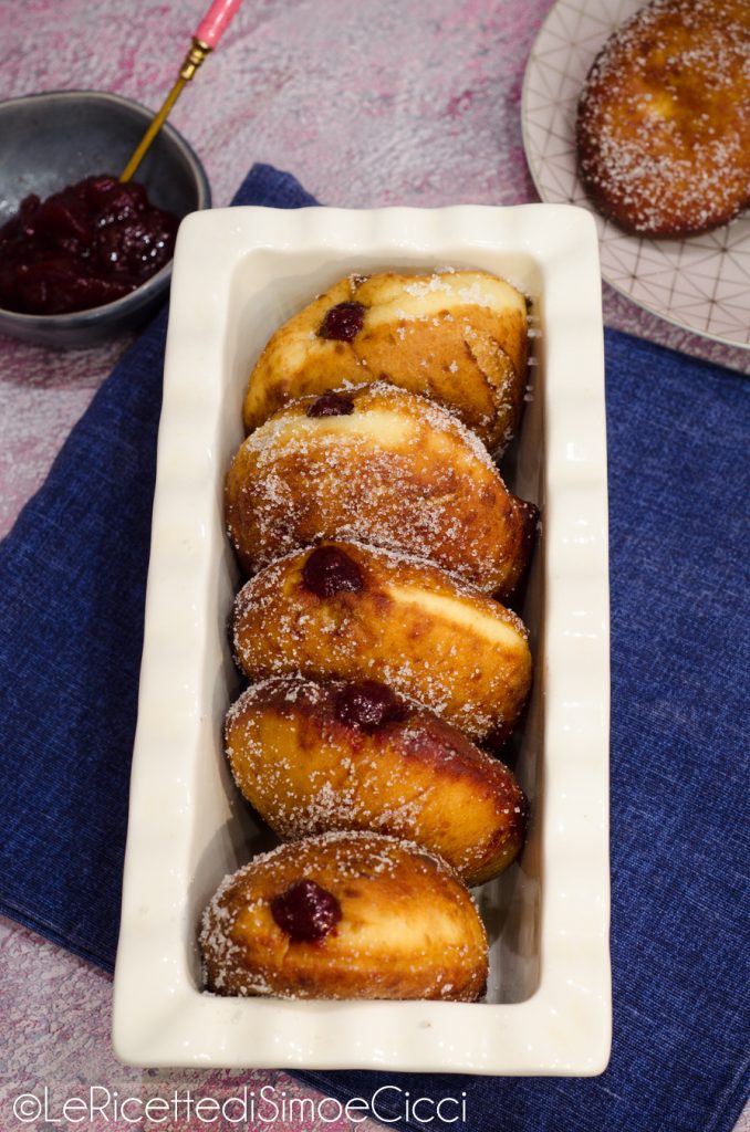 Krapfen con mermelada de frambuesas