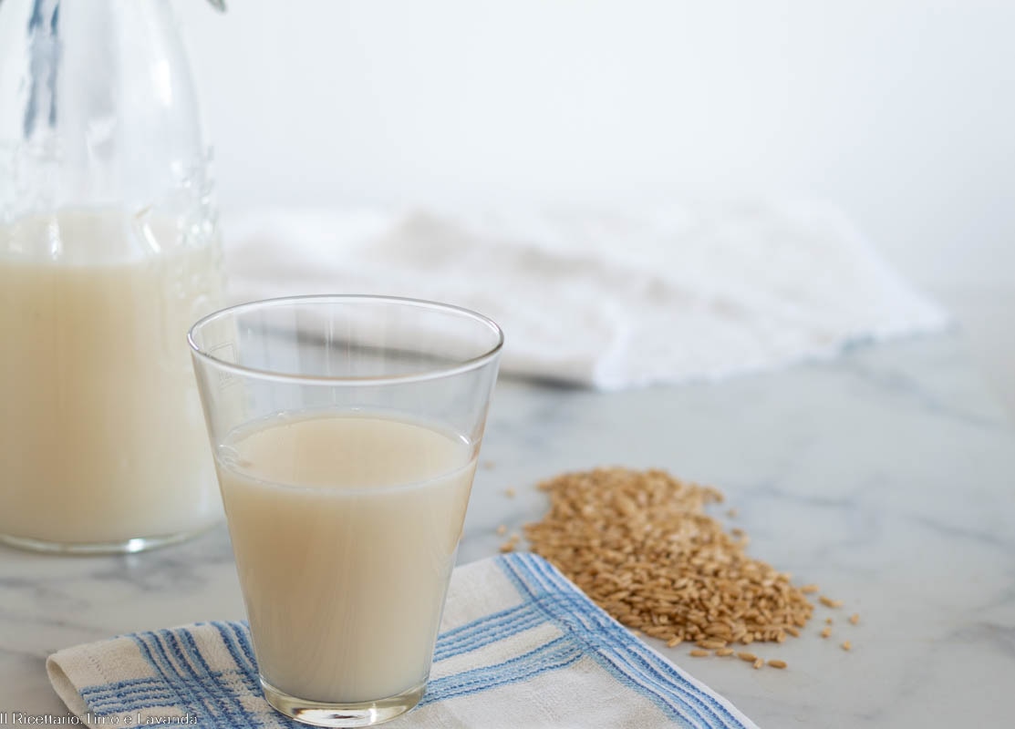 Leche de avena descascarillada en frío