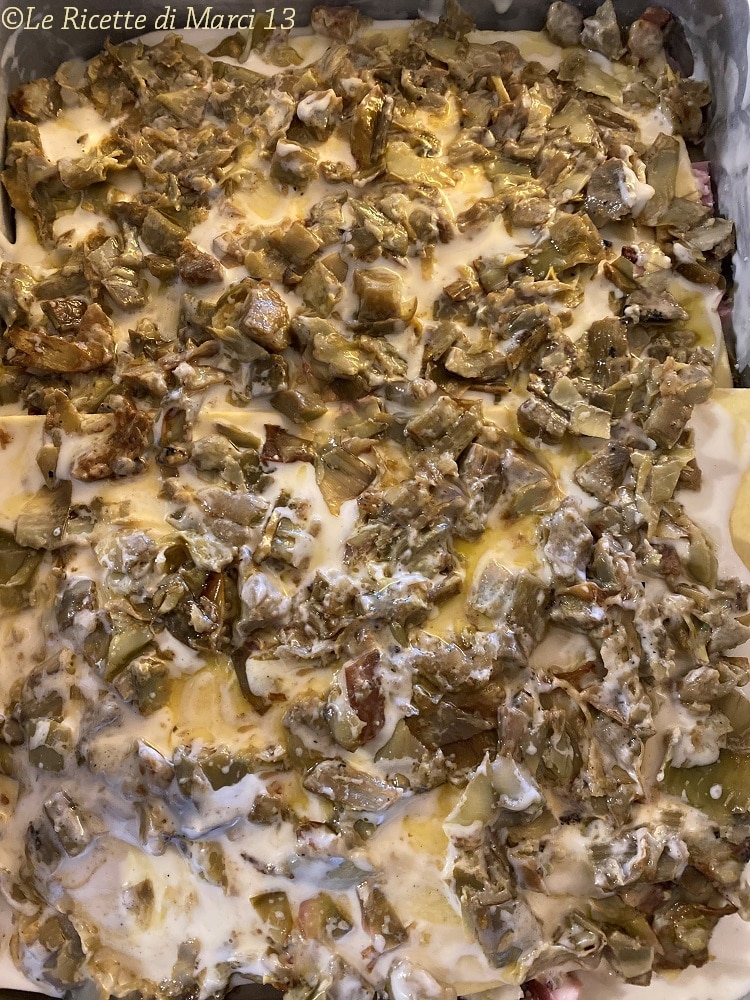 Lasaña de alcachofas con provolone, emmental y jamón cocido