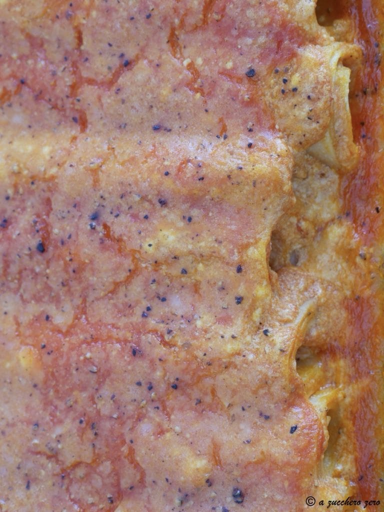 Lasañas enrolladas con ricotta y tomate cocidas en bandeja