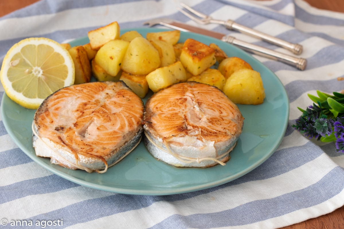 Medallones de salmón a la sartén con patatas