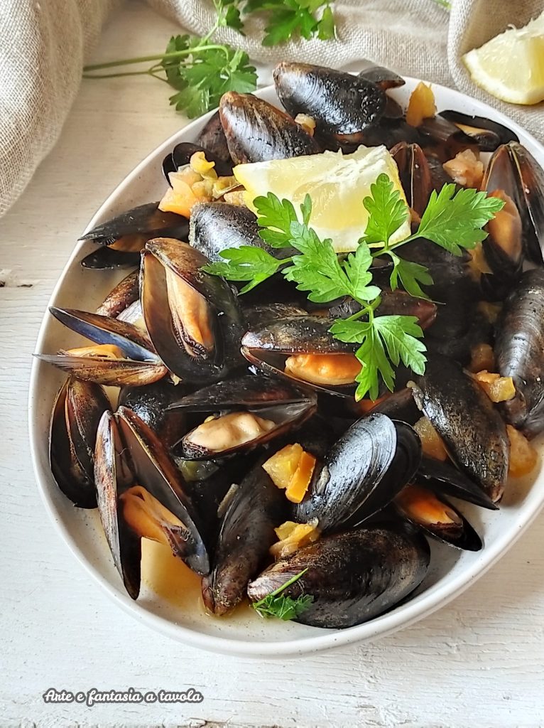 Mejillones a la marinera y tomate