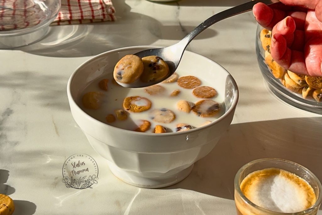 Mini Cookies de Yogur con Chispas de Chocolate: perfectos para mojar en leche