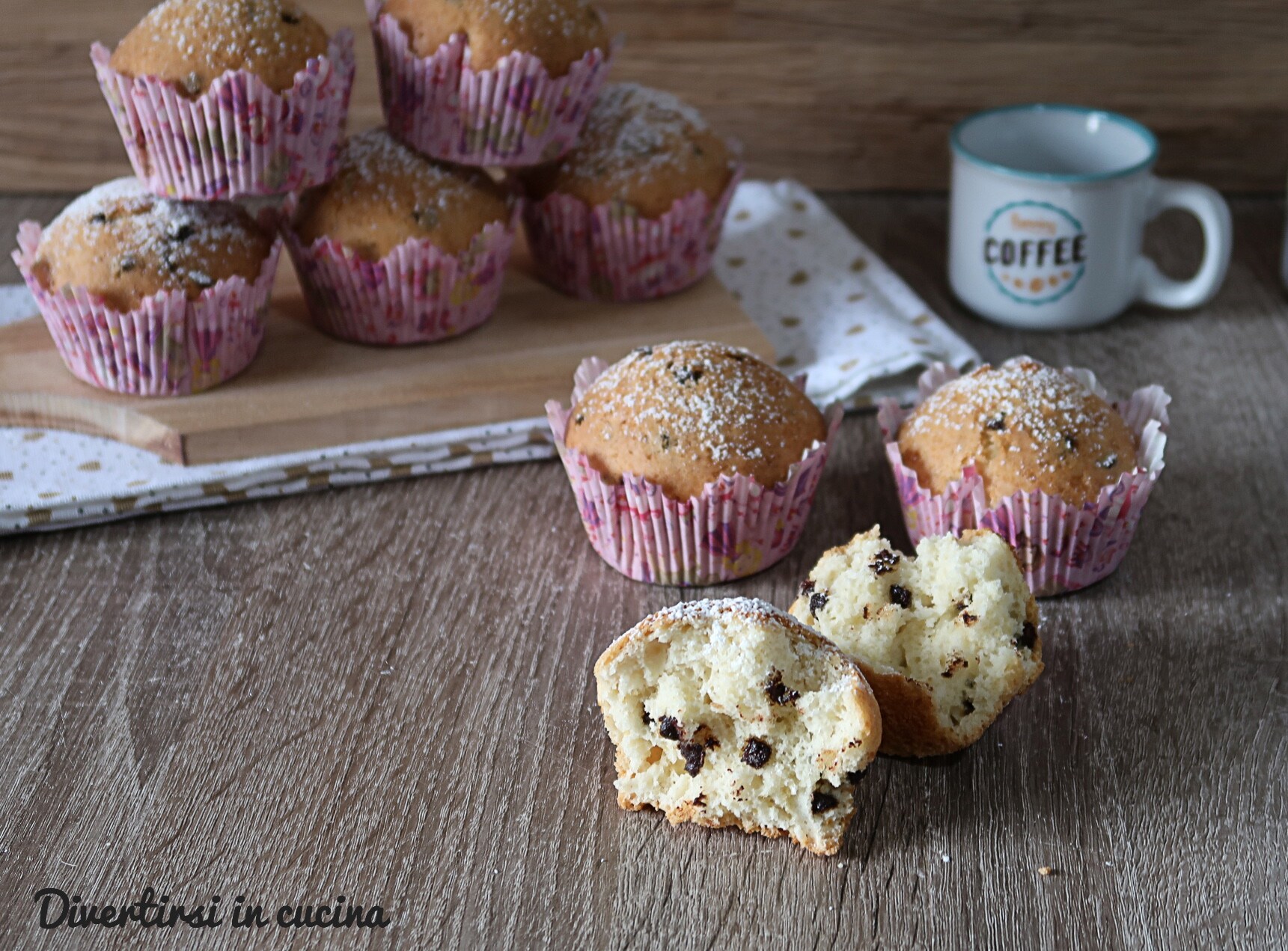 Muffin con bebida de avena y trozos de chocolate