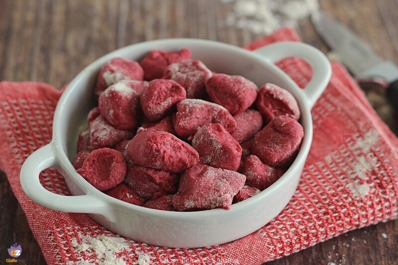 Ñoquis de remolacha roja